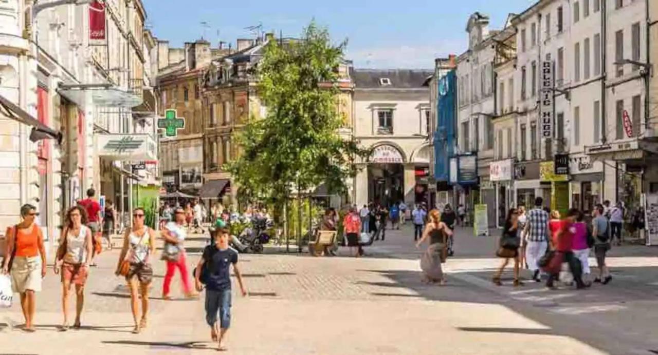 Le Jardin Niortais - Hyper Centre- Proche Gare - Paisible - Grand Jardin Prive, Wifi Hd -Netflix Lägenhet Exteriör bild